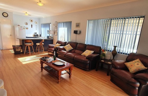 Jurien Bay House | NEW Wi-Fi Boat Parking Pet Friendly