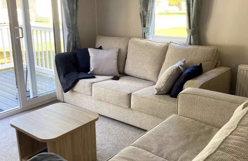 Clacton-on-Sea House | NEW Willerby 2 bedrooms caravan