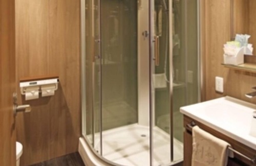 Toon Hotel | New Wing Deluxe Twin Room | Breakfast included/Toon Ehime