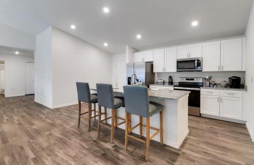 Mariner House | New With Heated SaltWater Pool! Great for 2 Families