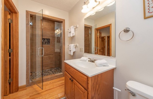 North Glade Hills House | New! Wooded Kingdom: Lake Access, Hot Tub!