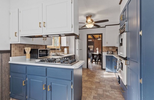 Tamworth House | NEW! Woodland Retreat - Hot tub/Game Room/Firepit