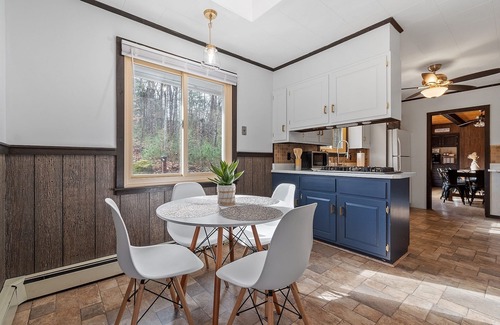 Tamworth House | NEW! Woodland Retreat - Hot tub/Game Room/Firepit