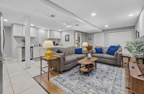 Inglewood Apartment | NEW! Work & Wander Den: Suburb Lock-Off East Nash