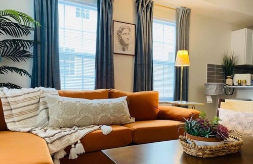 Graysville House | 𝔑𝔢𝔴 𝔚𝔬𝔯𝔩𝔡 Entire townhome near MALL