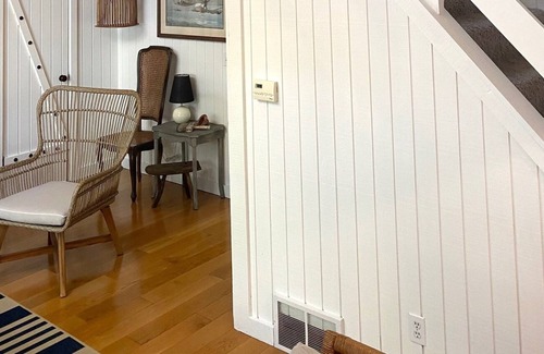 Country Club Estates House | New! Wow! Classic, bright Lakehouse with separate living spaces, 1 min to beach