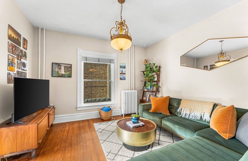 Speer House | New year discount! Beautiful Victorian in prime location. Grill & fire pit!
