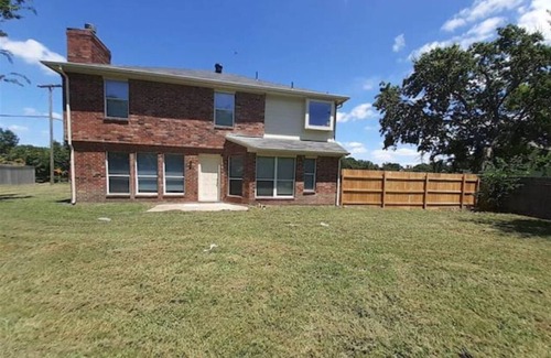 North Richland Hills House | New Year New You Rate for Limited Time