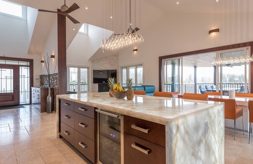 Trent Lakes House | New Year Special Rates! Devlok 6 Bedroom UnitA, Sleeps 14
