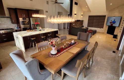 Trent Lakes House | New Year Special Rates! Devlok 6 Bedroom UnitA, Sleeps 14