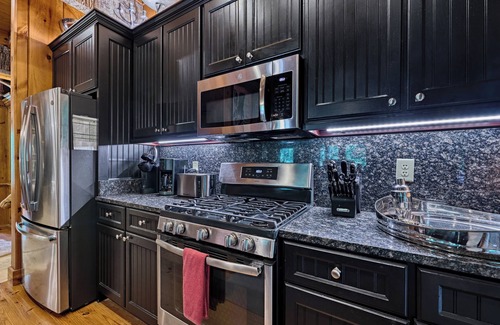 Highlands Cabin | New Years Eve Dates Just Opened! Luxury Mtn Cabin, Quiet NBRHD, Mins to Main St!