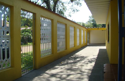 Maranduba House | New yellow house.- House 200 meters from Maranduba beach