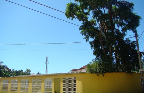 Maranduba House | New yellow house.- House 200 meters from Maranduba beach