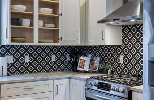 East Allegheny Apartment | NEW Yinz City Stay Walk to Acrisure&PNC Rooftop