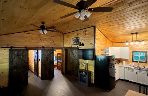 Campton Cabin | New! Yogi's Get Away in Red River Gorge- Big Yard.