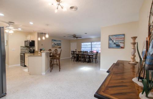 Gulf Gate Estates House | New York Avenue Rancher