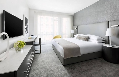 Tribeca Hotel | New York City Escape! Urban Bliss, Close To Brooklyn Bridge and Pier 25!