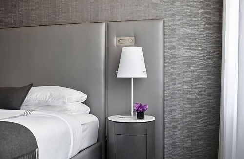 Tribeca Hotel | New York City Escape! Urban Bliss, Close To Brooklyn Bridge and Pier 25!
