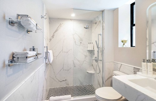 Turtle Bay Hotel | New York Stay, The Benjamin Queen Room Comfort, Short Walk to Central Park