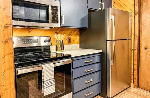 Arnold Cabin | ★NEW★3BR-Sleeps 12-Game Room-HOT TUB-Trail Access