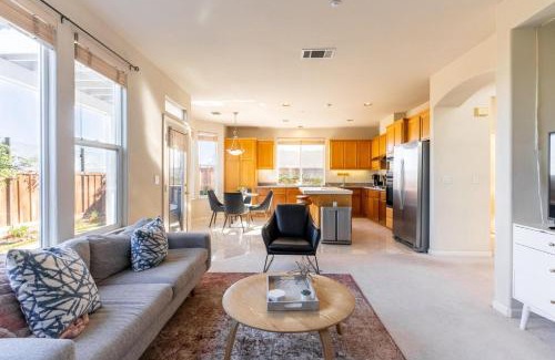 Newark Apartment | Newark 4br w backyard patio ac garage SFO-1586