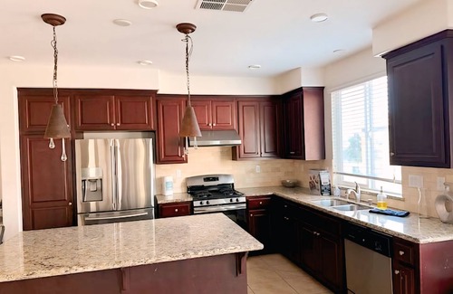 Newark Condo | Newark Escape-Clean, Quiet & Fully Equipped Free WiFi, AC & Easy Parking