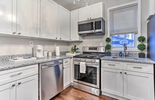 Weequahic House | Newark Townhome Near Airport - Pet Friendly!