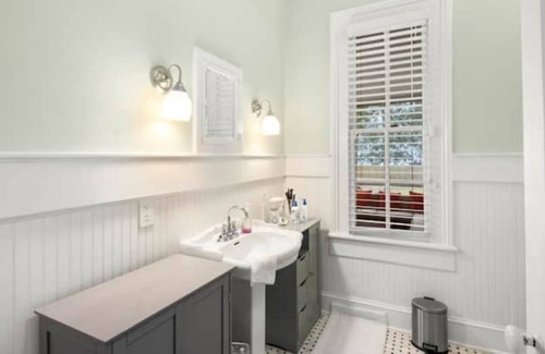 Chapin Cottage | Newberry Cottage - Steps to downtown