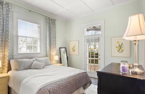 Chapin Cottage | Newberry Cottage - Steps to downtown