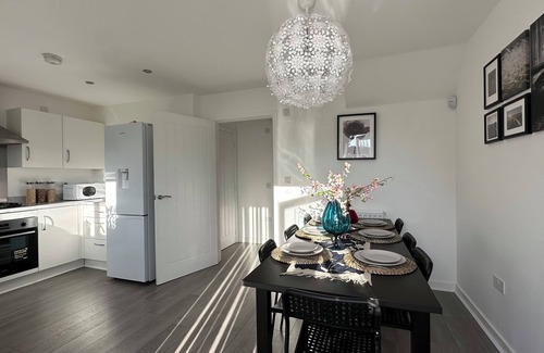 Clydebank Apartment | Newbuild Riverview 3BDR House near Glasgown