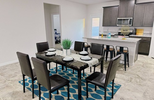 Crowley House | NewBuilt 4Br2Ba. Spacious. Perfect for family & pets
