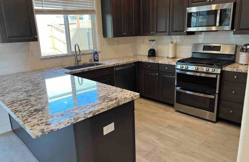 Roseville House | Newbuilt*pet*corp/insurhousing*close2shop*24/7