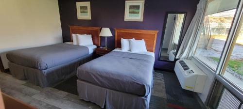 Newburgh Hotel | Newburgh Inn