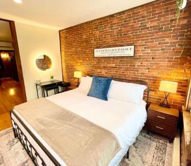 Newburyport Apartment | Newburyport Flat Downtown Living King Bed