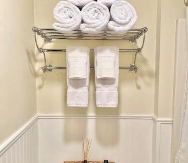 Newburyport Apartment | Newburyport Flat Downtown Living King Bed