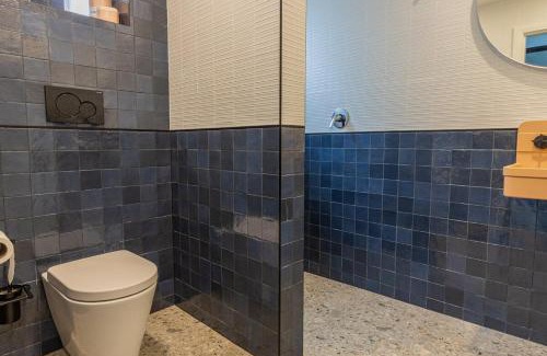 Newcastle West House | Newcastle CBD Penthouse, Spa & Entertainment
