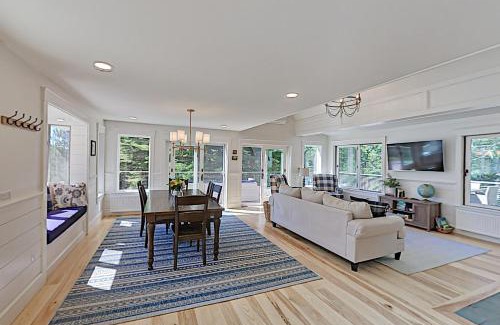 Newcastle House | Newcastle Lake House