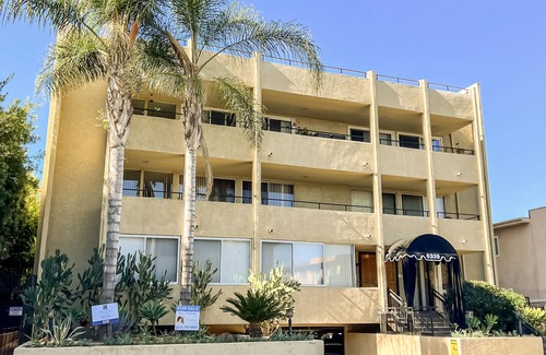 Encino Condo | Newcastle Property