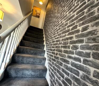 Roscoe Apartment | Newcastle Townhouse