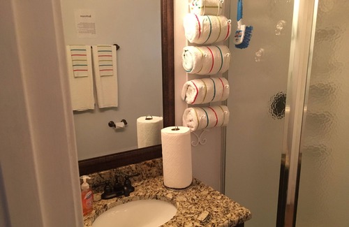 Lampe Cottage | Newer 2 Bedroom 1 Bathroom House - Sleeps 5 Queen bed , triple bunk bed