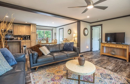Gaffney Other | Newer 3-bedroom country farmhouse with bold creek & hot tub in Gaffney! Sleeps 5