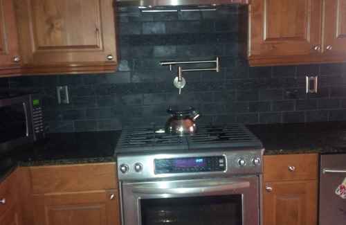South Pandosy House | Newer 5 bedroom house less than half a block from lake, sleep 10