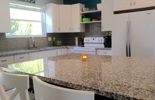 Spanish Wells House | Newer Beachside Home, Sleeps 6: only 2 min. walk to GORGEOUS BEACH!