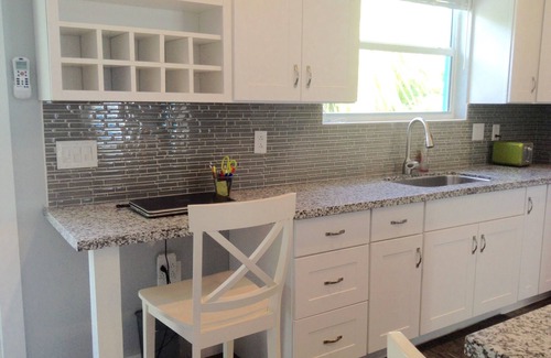 Spanish Wells House | Newer Beachside Home, Sleeps 6: only 2 min. walk to GORGEOUS BEACH!
