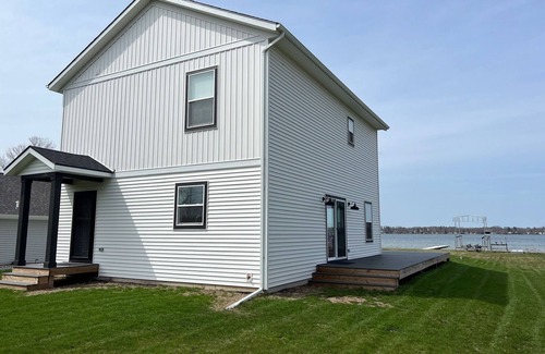 Sheridan charter Township Cottage | Newer build 3-bedroom cottage on peaceful Fremont Lake with AC, WiFi