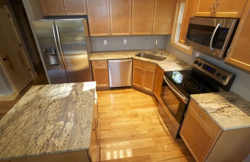 Bee Spring House | Newer Build, Premier Finishes, LAKE FRONT, Fiber Internet YOUTUBE TV
