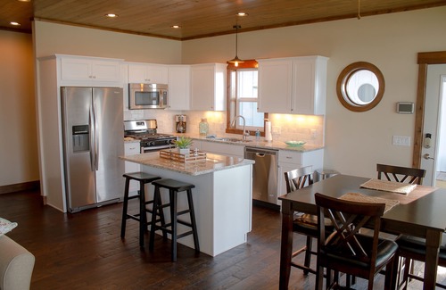 East Gull Lake Cottage | Newer Construction - Gull Lake Cottage on Squaw Point - 1 of 2 - East Cottage