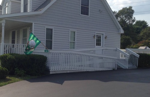 Oneonta House | Newer Country Home In Scenic Setting Close to Dreams Park and All Star Village.