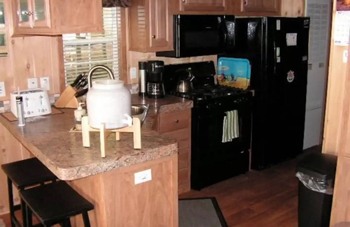 Cloyne Cottage | Newer Deluxe Cottage, Bon Echo Park