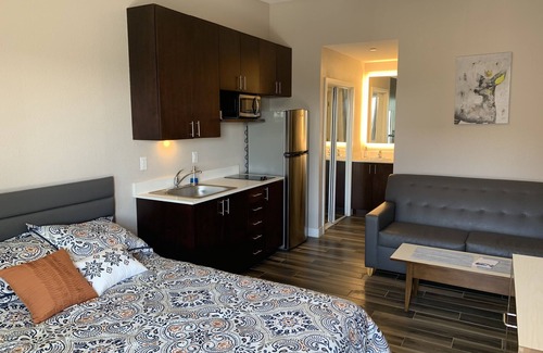 Mission Hills Hotel | Newer private Studio in a great location